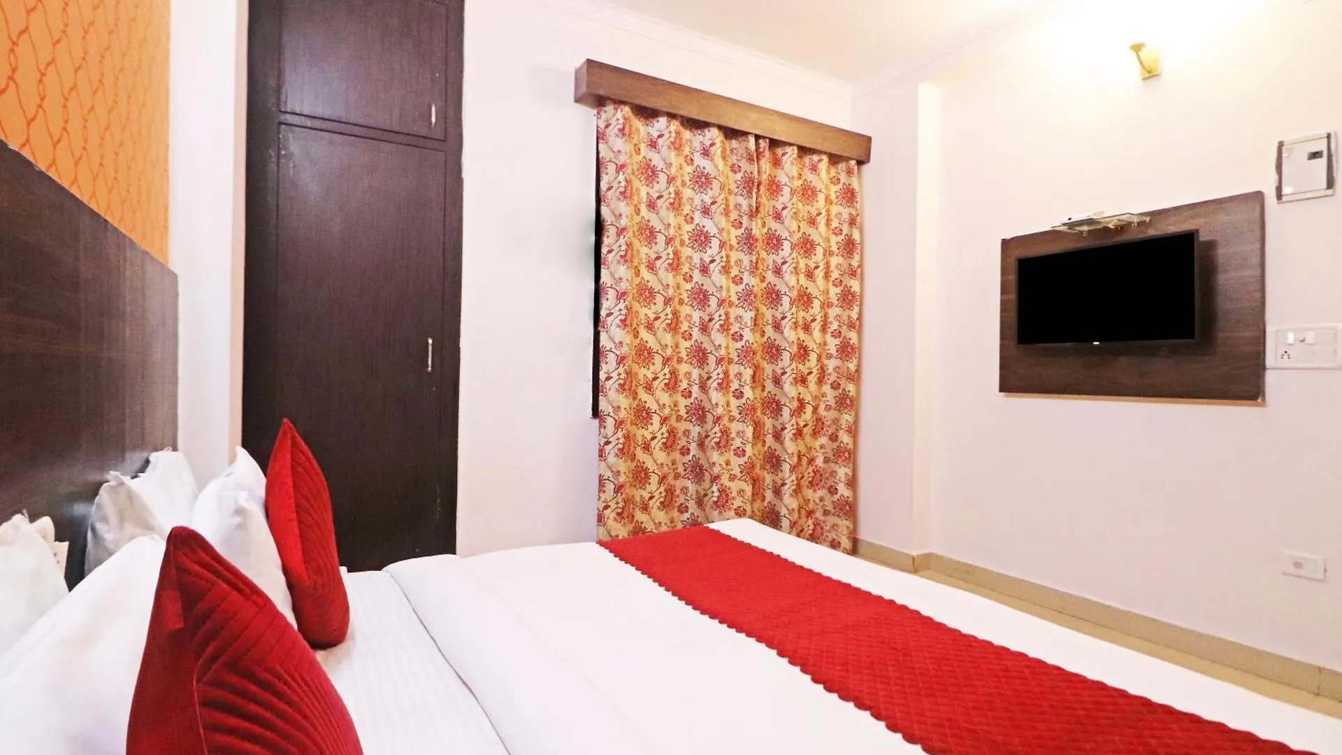 Hotel The Nines By The Premium Villa New Delhi 3*,